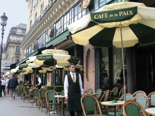 Mô Hình Cà Phê Truyền Thống Tại Paris