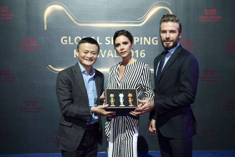 David và Victoria Beckham chụp cùng tỷ phú Jack Ma trong sự kiện ngày lễ độc thân tại Trung Quốc