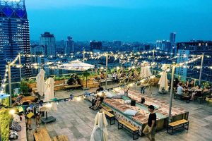 Thiết kế đèn độc đáo khiến quán trở nên thú vị hơn
