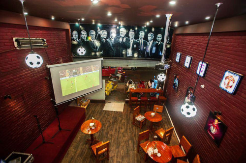 Decor của một quán cà phê bóng đá 