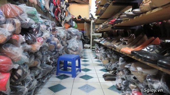 Tìm kiếm nguồn hàng kinh doanh giày dép.