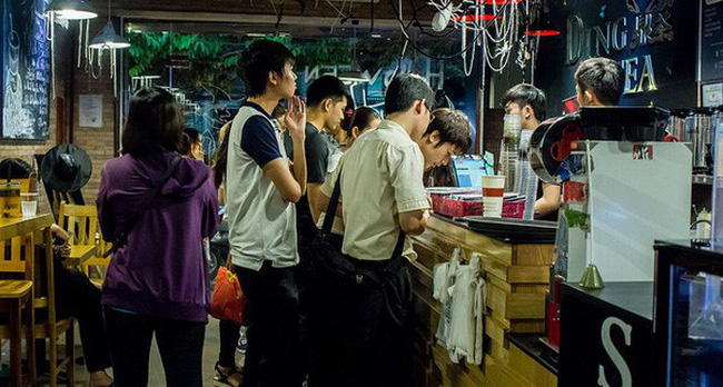 Thuê và quản lý nhân viên cho quán.
