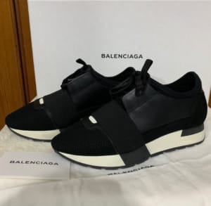 Balenciaga-sự dị trong thiết kế