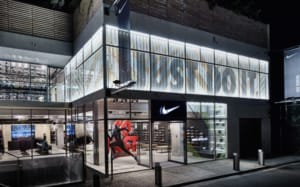 Kinh doanh thời trang thành công như Nike