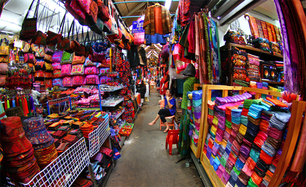 chợ Tân Bình có thời gian mở cửa từ 6 giờ sáng đến 18 giờ hàng ngày
